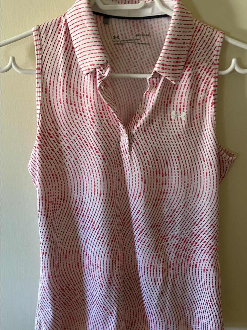 Under Armour Sleeveless Golf Polo in White and Pink Wave Print